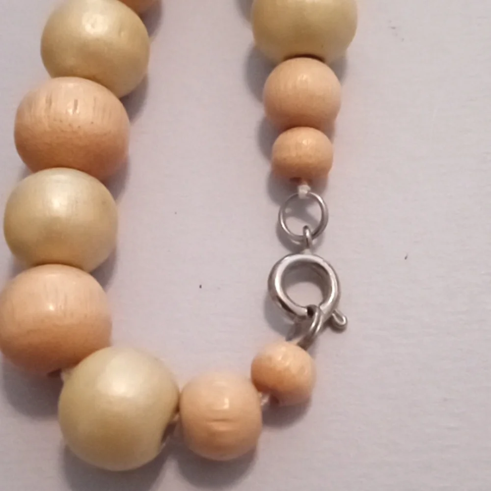 #111.   Vintage Wooden Beaded Single Strand Necklace.  11" Long - Picture 3 of 3